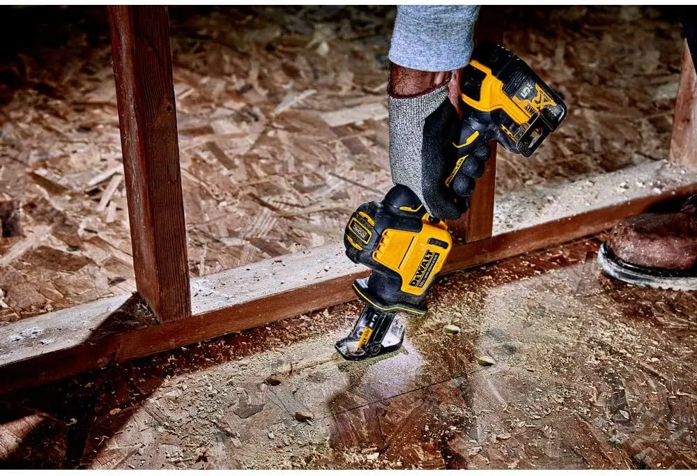 DEWALT MAX Cordless One-Handed - مراجعة Woodworking Hand Saw وسعره