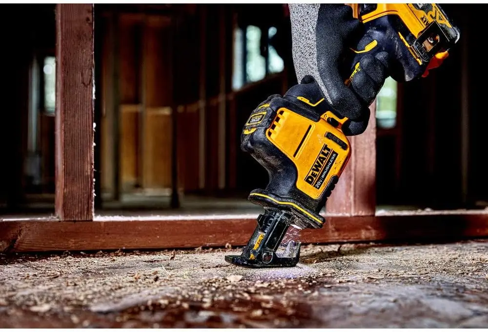 DEWALT MAX Cordless One-Handed - مراجعة Woodworking Hand Saw وسعره